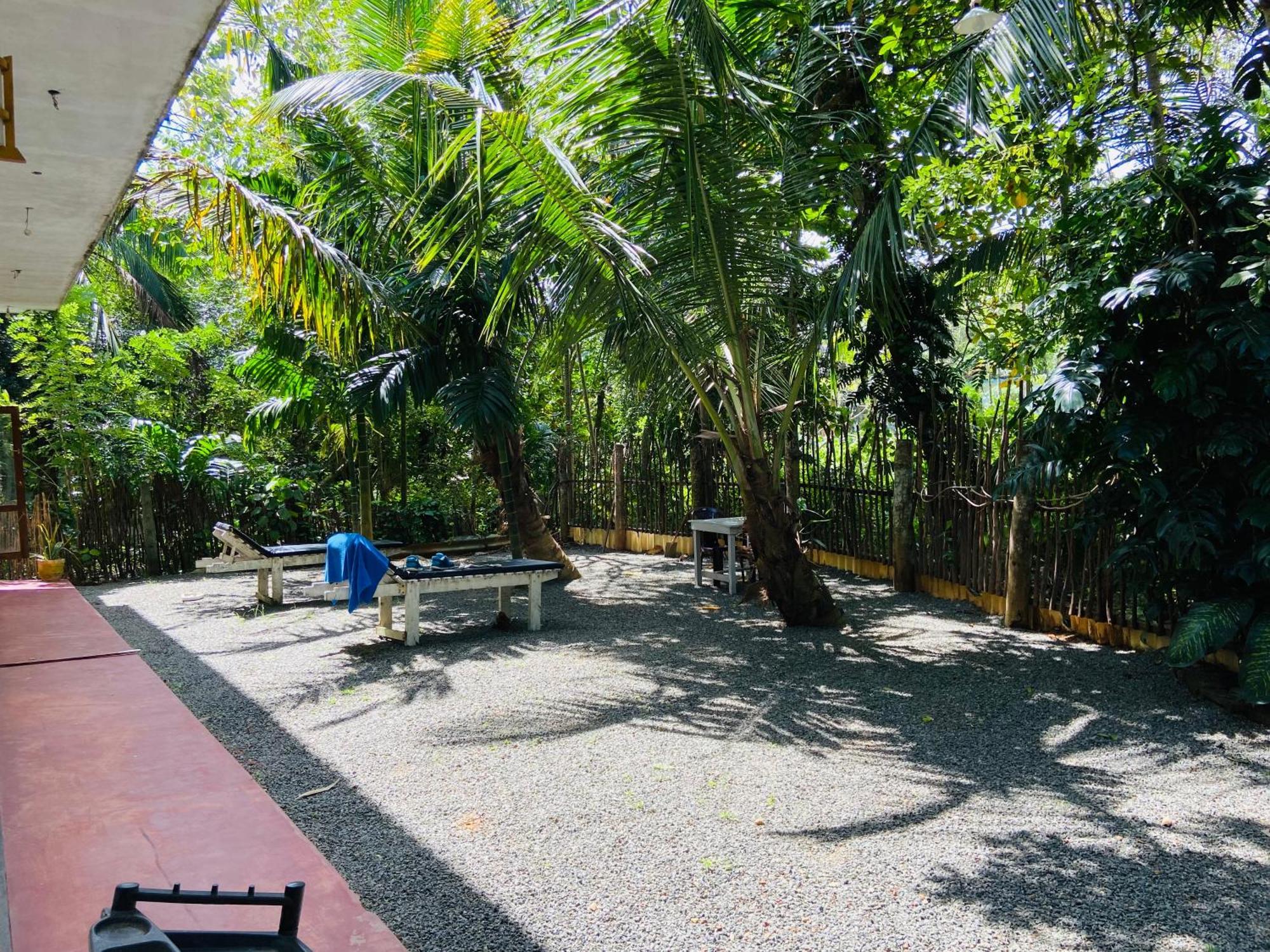 Leo Homestay 디크웰라 외부 사진