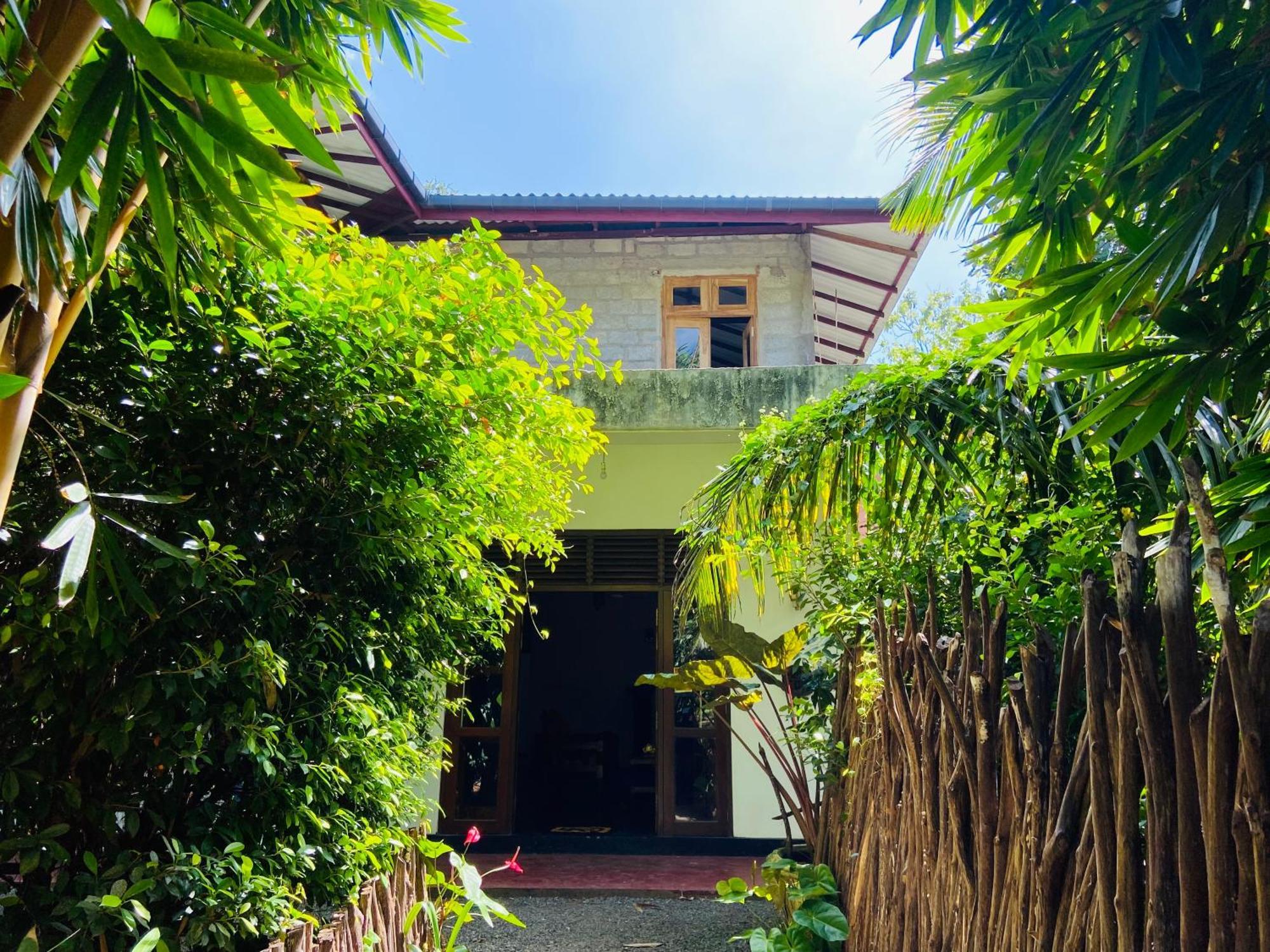 Leo Homestay 디크웰라 외부 사진